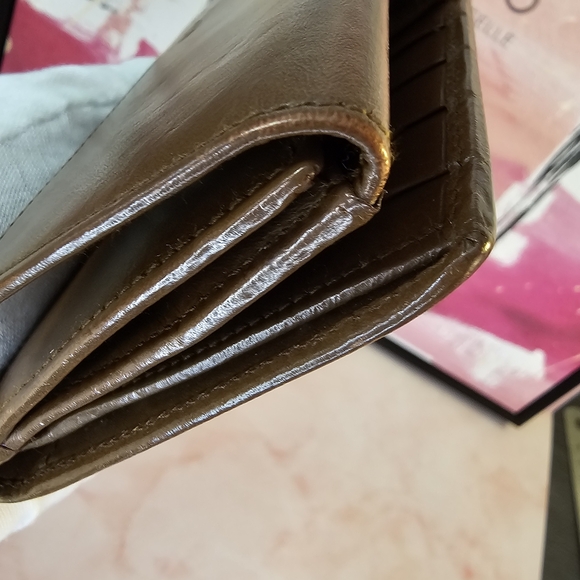 GUCCI EUC Long Wallet Leather Vintage Logo Embossed in Light Brown - Picture 9 of 15